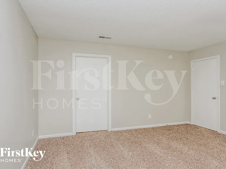10605 Glenayr Dr — Photo 12