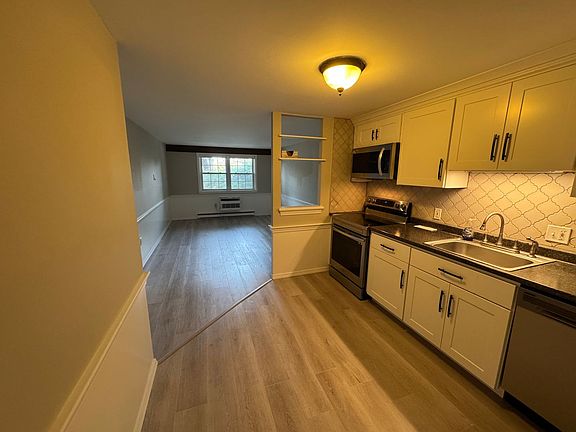 3rd image of 232 Low St APT 11