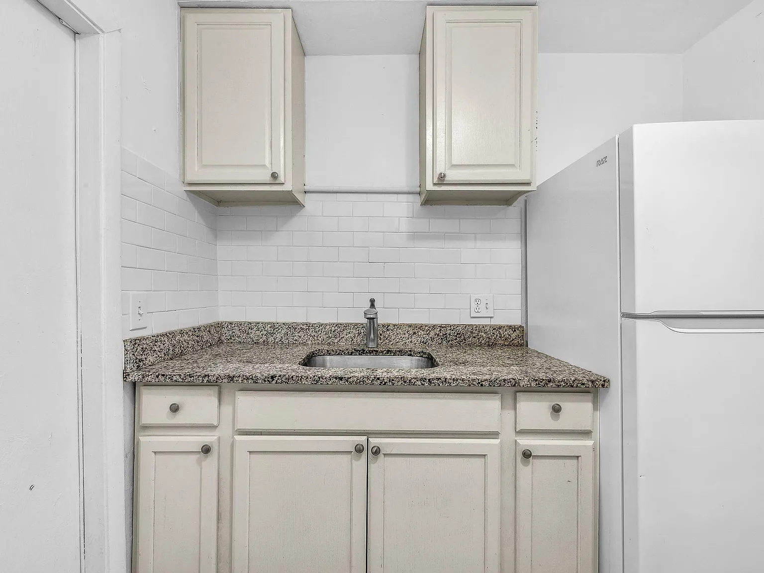 2 bed, 680 sqft, $2,045 — Photo 3
