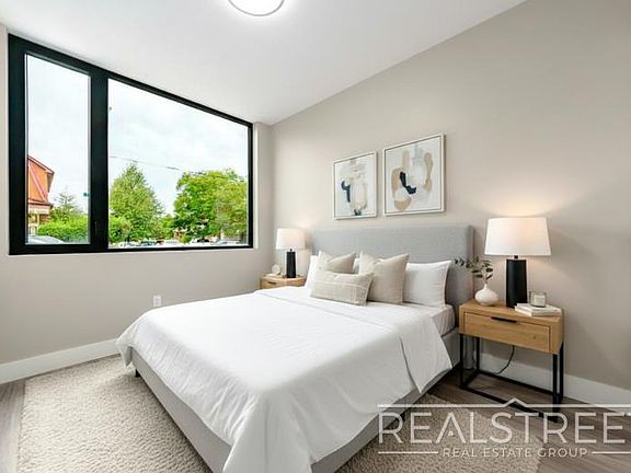 4th image of 2801 Tilden Ave #1B