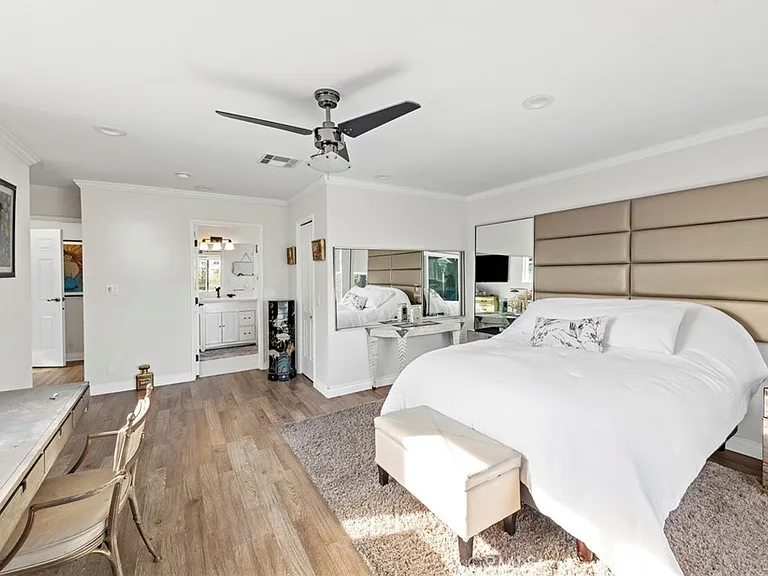 5231 Glasgow Way — Photo 12