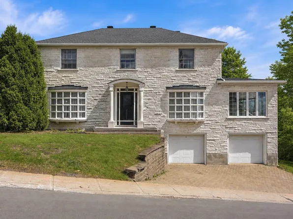 61 Rue Belvedere Cir, Montreal, QC H3Y 1G9