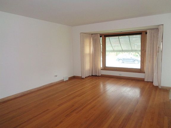 4th image of 3729 Elmwood Ave