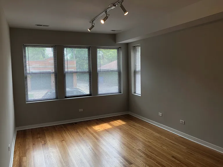 2440 W North Shore Ave #2 — Photo 5