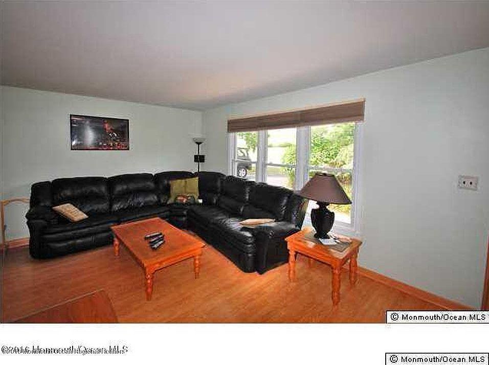 2nd image of 1 Meadow Ct