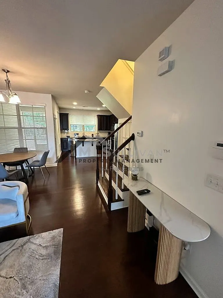 3 bed, 2.5 bath, 1683 sqft, $2,195 — Photo 4
