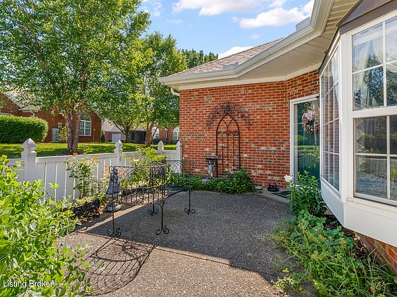 3rd image of 8126 Saint Andrews Village Dr