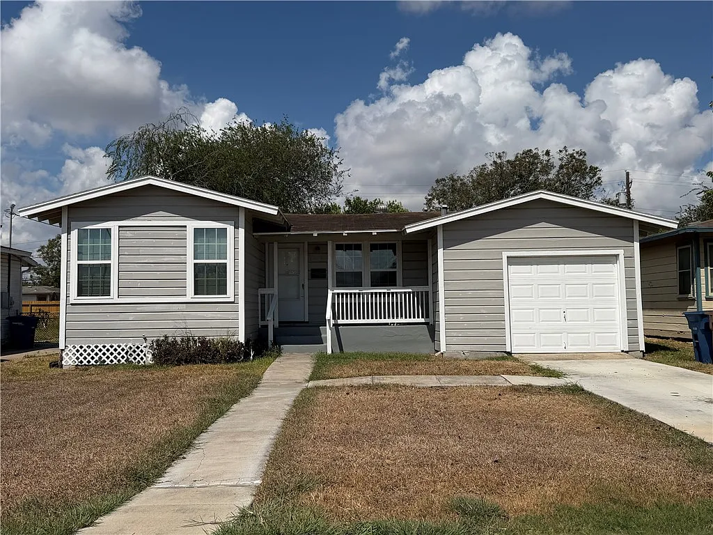 2 bed, 1.5 bath, 758 sqft, $1,395 — Photo 1