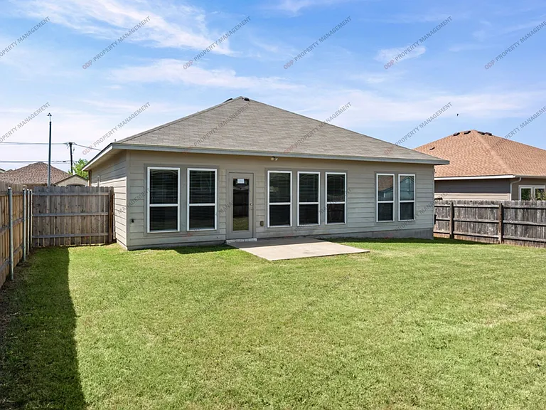 8012 Redbrush — Photo 23