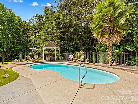 2nd image of 1629 Parkside Dr