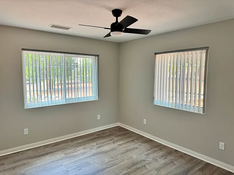 251 E Lindsay Way — Photo 4