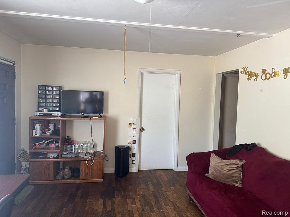 1st image of 2914 Leith St