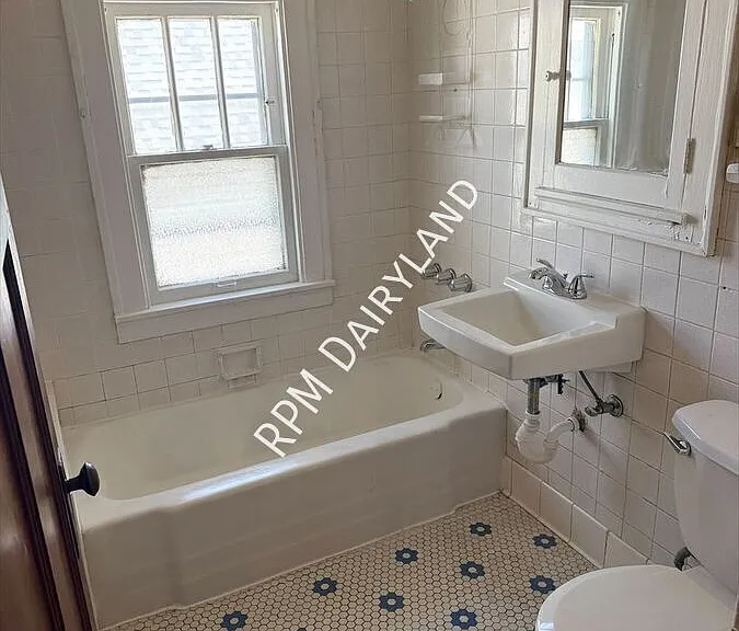 3950-52 N 11th St #UPPER — Photo 9