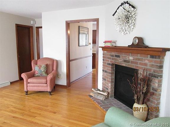 3rd image of 133 Village Ln