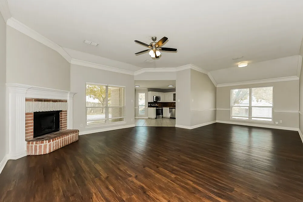 3 bed, 2.0 bath, 1815 sqft, $2,565 — Photo 4