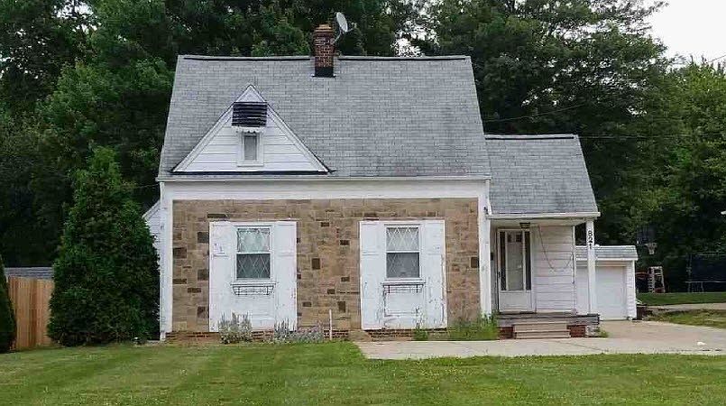 1st image of 821 E 250th St