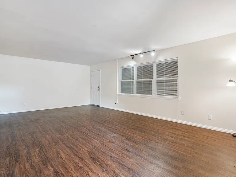 936 E Walnut St #1 — Photo 14