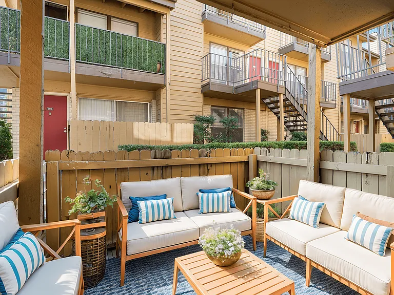 Regal Court Apartments — Photo 30