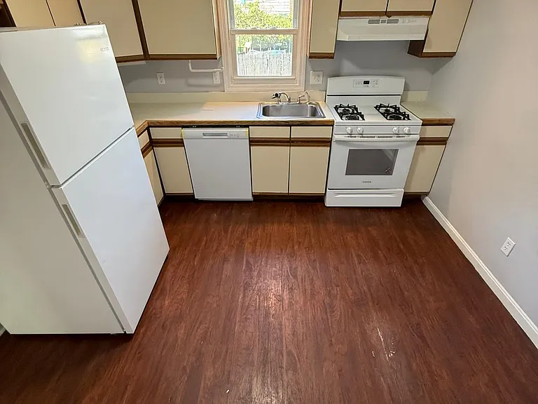 14 Saratoga Ave — Photo 13