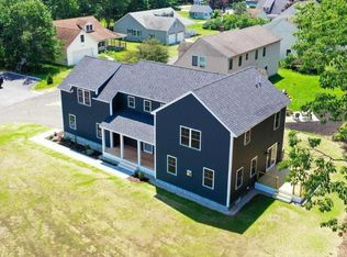 14 Mathew Ln, Kennebunk, ME 04043