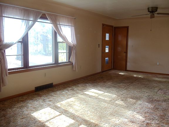 Main Door/Living Rm with Fan