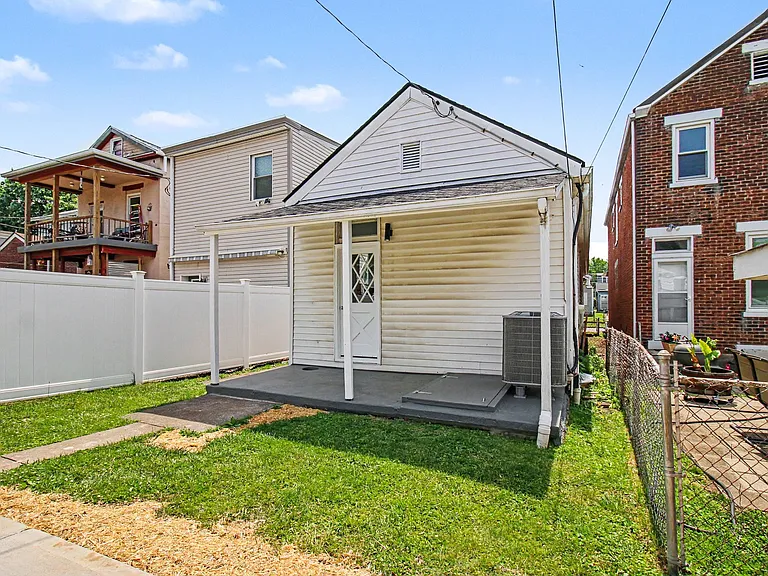 324 Linden St — Photo 1