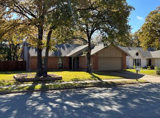 3800 Hackberry Ln, Bedford, TX 76021