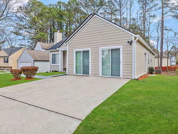 3rd image of 610 Woodcrest Manor Dr