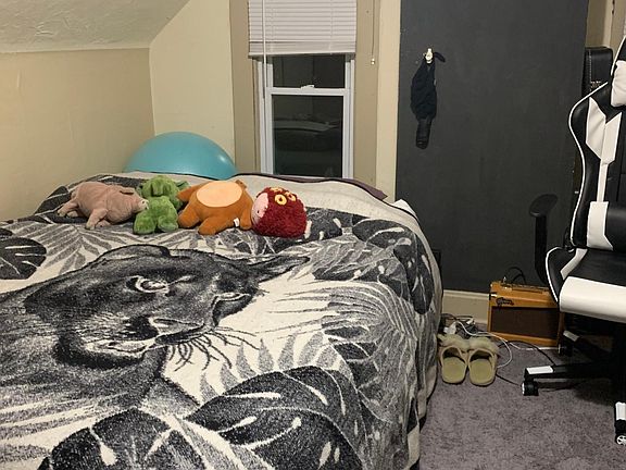 4th image of 2386 Indianola Ave #1/2