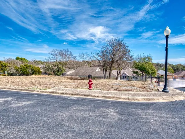 1603 Valencia Dr N, Kerrville, TX 78028