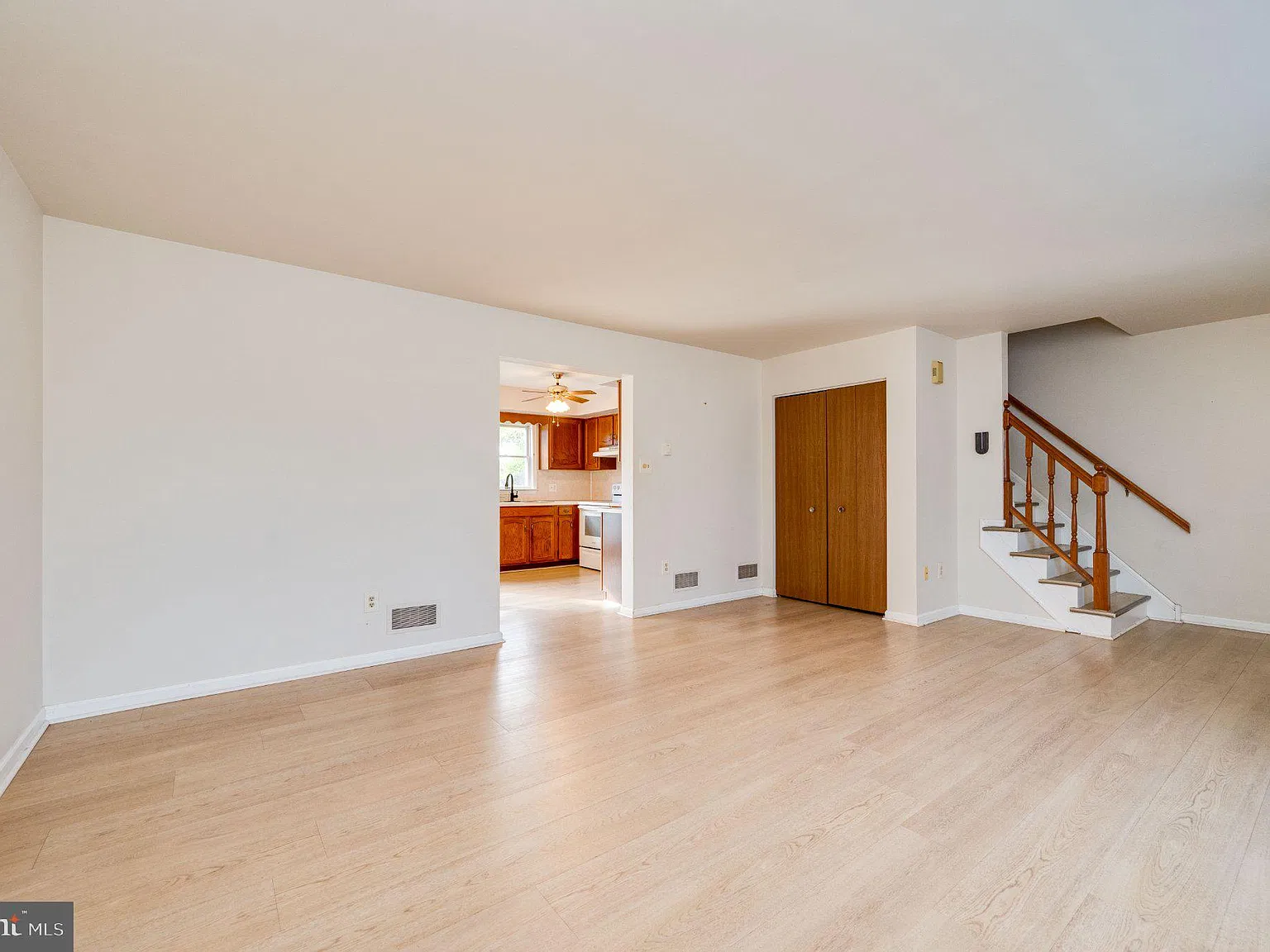 3 bed, 1.5 bath, 1188 sqft, $2,000 — Photo 4