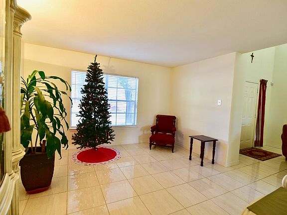 3rd image of 3911 Flatwood Dr
