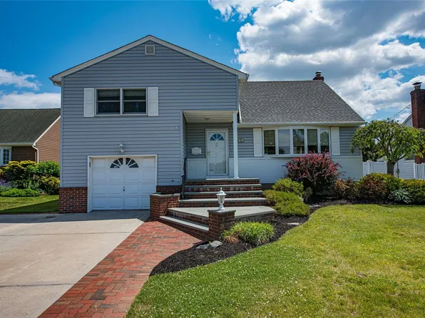 302 N Hickory Street, Massapequa, NY 11758