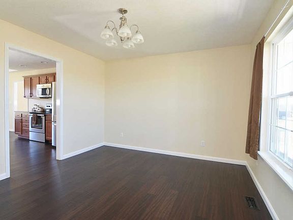 3rd image of 238 Willow Lake Dr