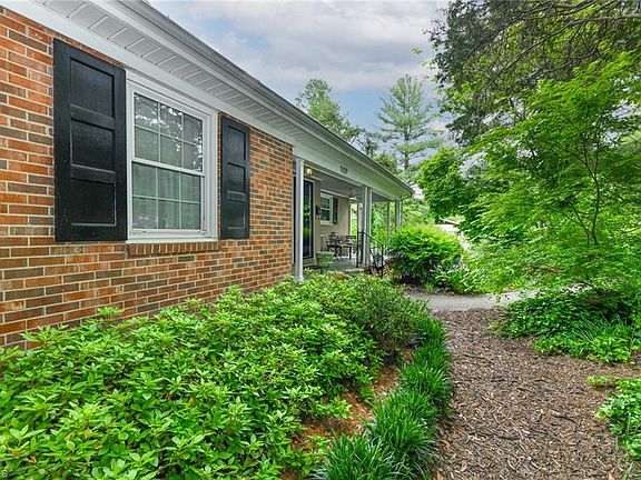 5th image of 1109 Surry Dr