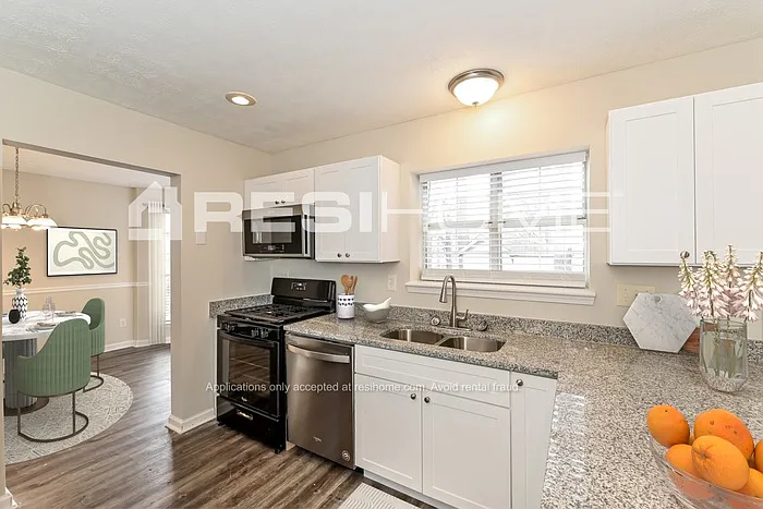 3 bed, 2.5 bath, 1640 sqft, $1,815 — Photo 4
