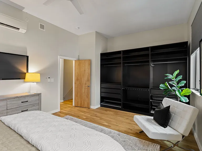 1720 Folsom St #B — Photo 20