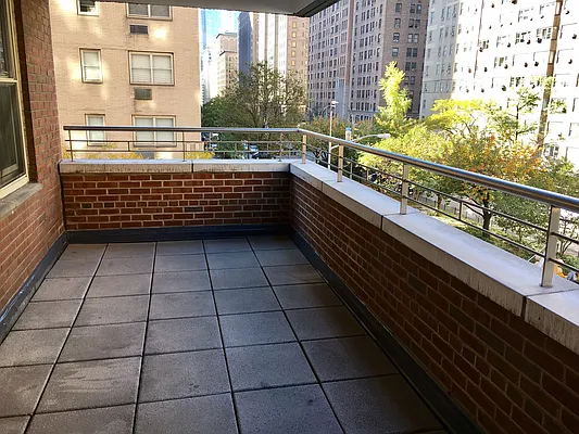 Rented by Stonehenge NYC LLC | media 13