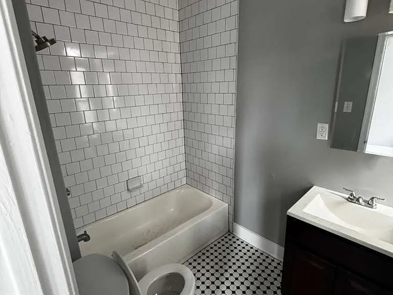 200 E Hanover St #1F — Photo 3