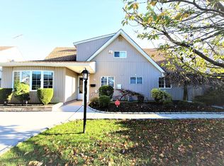 18 Cameo Ln, Westbury, NY 11590
