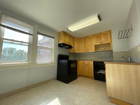 3rd image of 247 S Saint Clair St #1