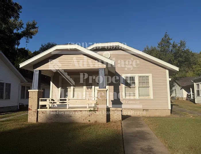 3 bed, 1.0 bath, 1288 sqft, $1,300 — Photo 1