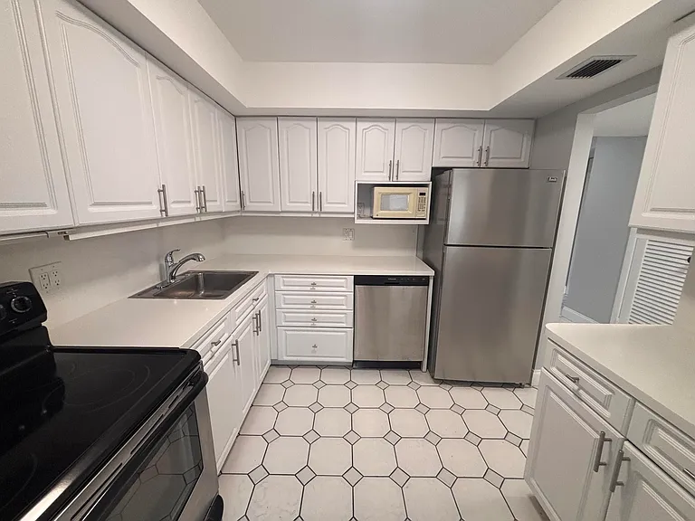 6100 S Falls Circle Dr #204 — Photo 1