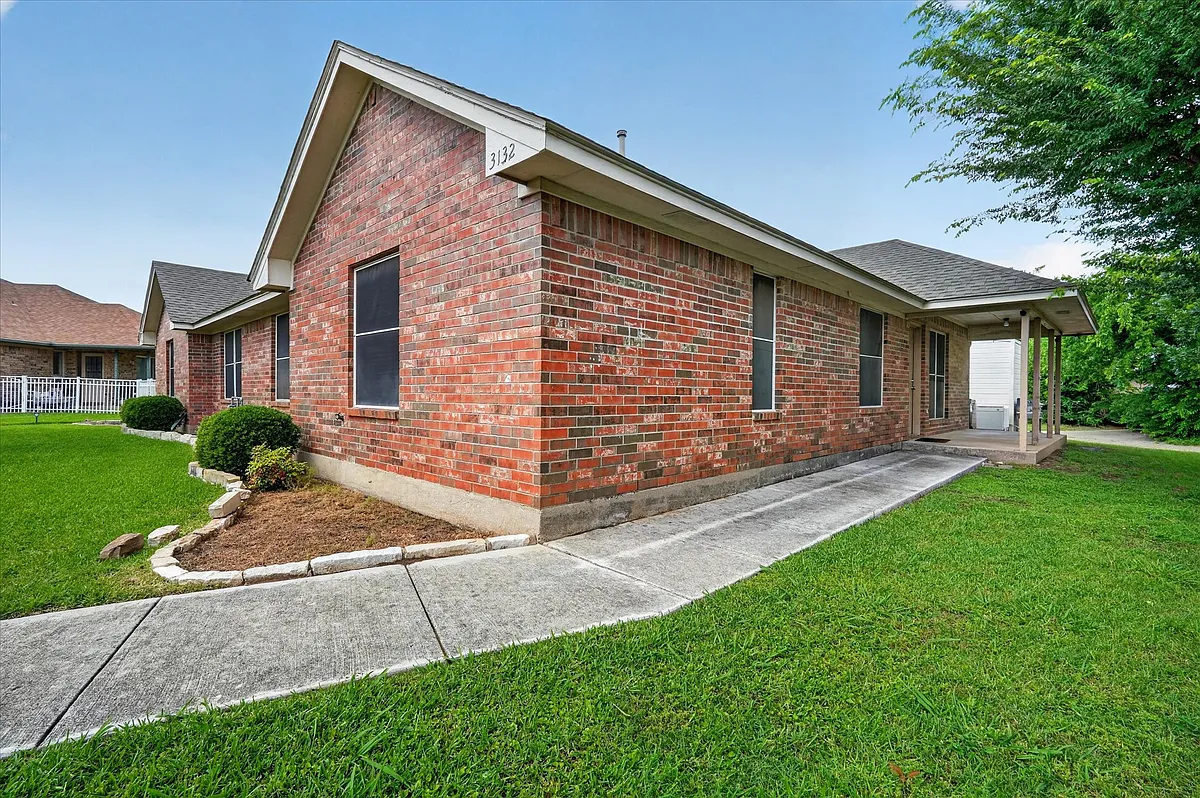 Building Photo - 3132 Cedar Hill St