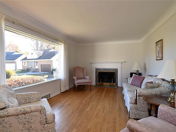 4th image of 392 Halle Dr