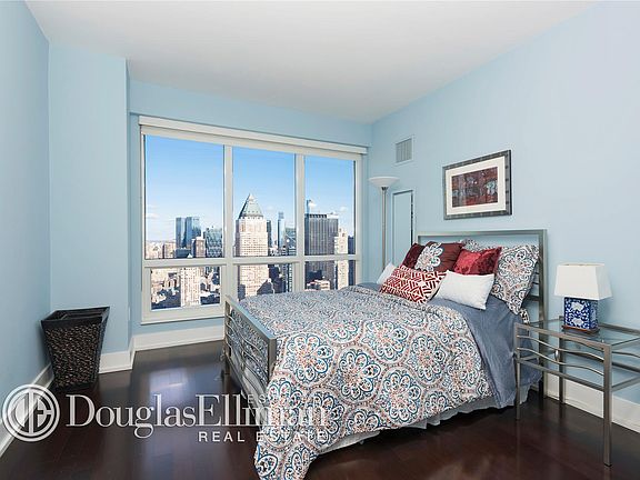 3rd image of 350 W 42nd St APT 52C