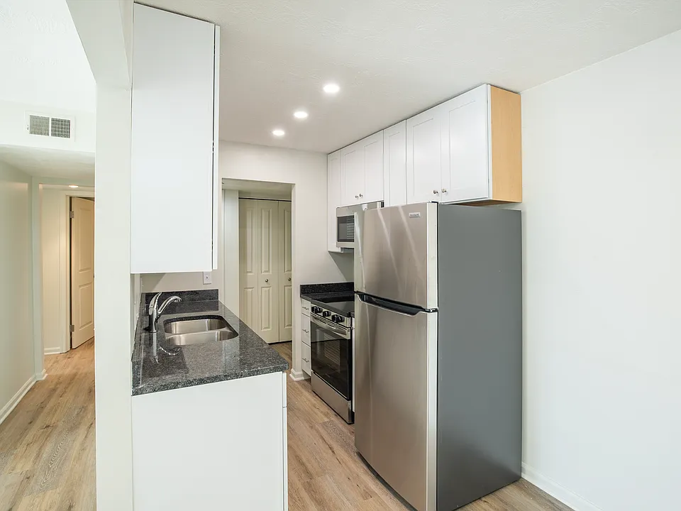 3307 Columbus Ave #202