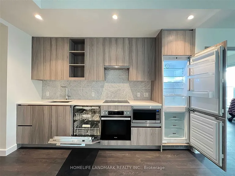 85 McMahon Dr #1810 — Photo 11