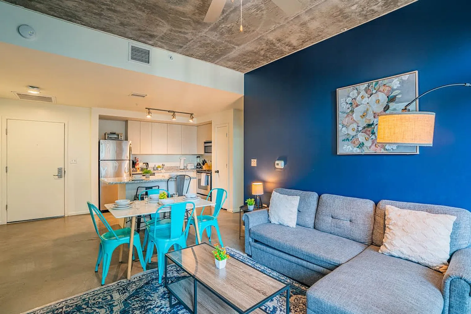 2 bed, 2.0 bath, 796 sqft, $2,448 — Photo 3