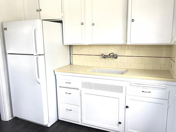 5th image of 3211 E 2nd St APT 10